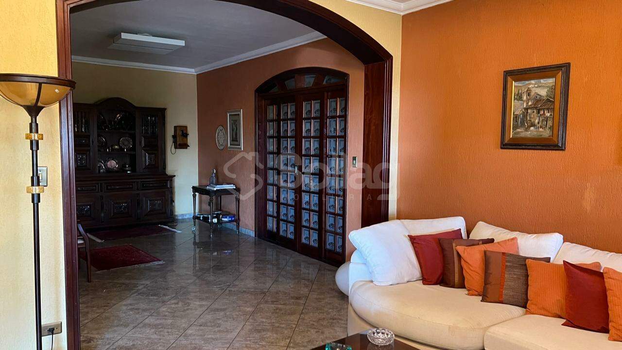 Casa à venda no Centro: 