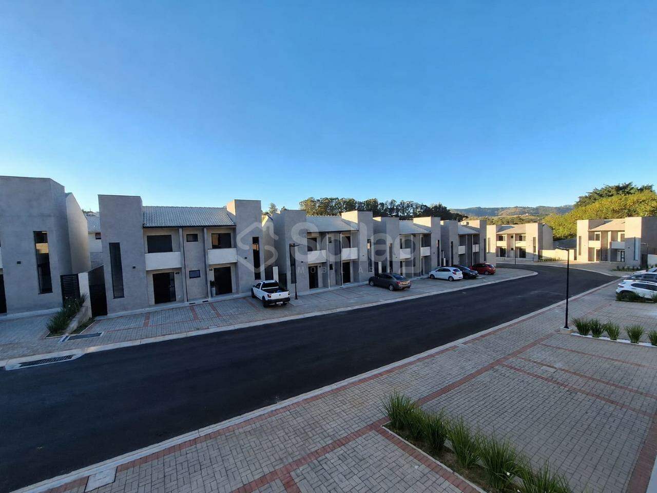 Casa em condomínio para aluguel no Vila Omizollo: 