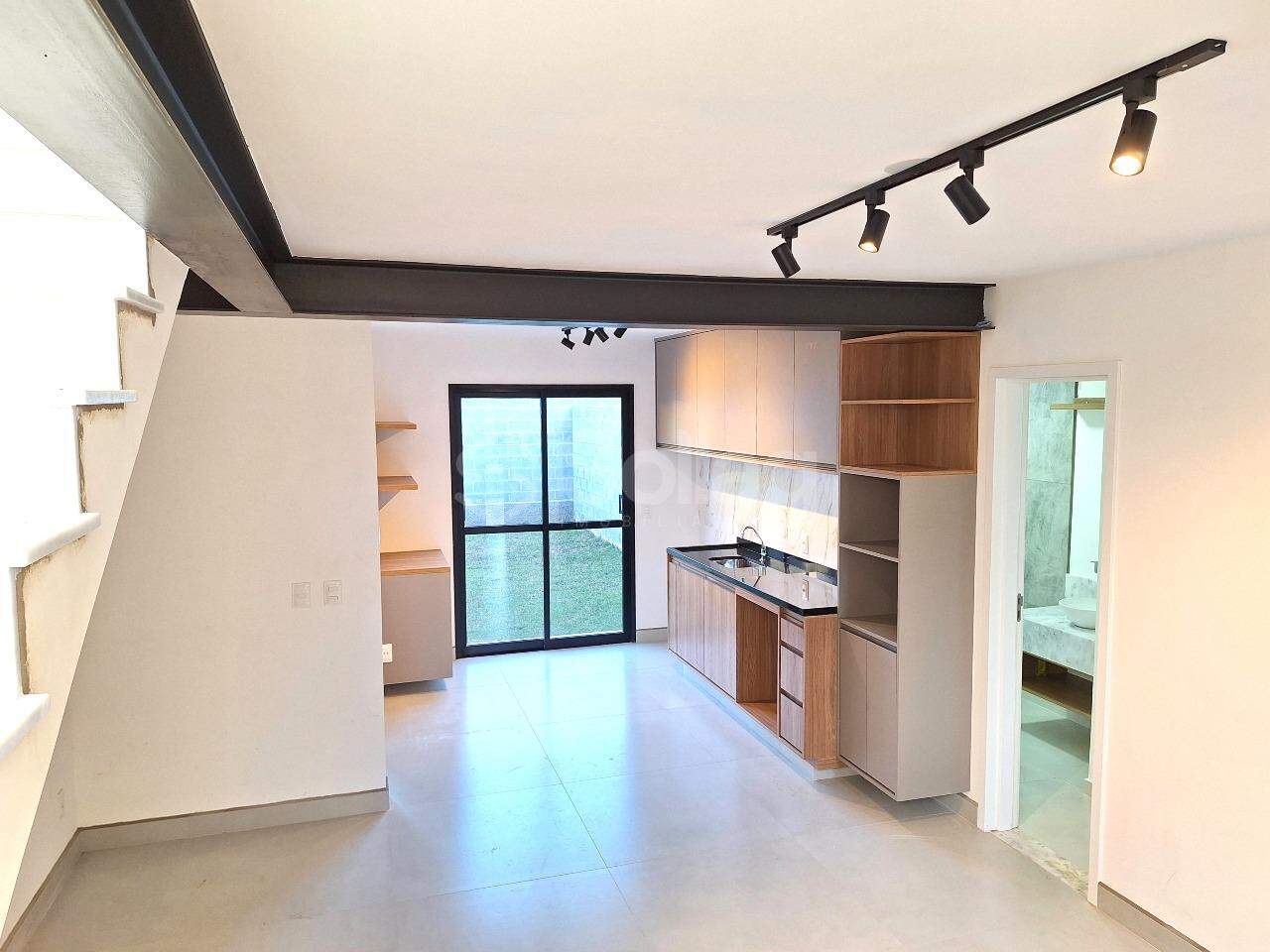 Casa em condomínio para aluguel no Vila Omizollo: 