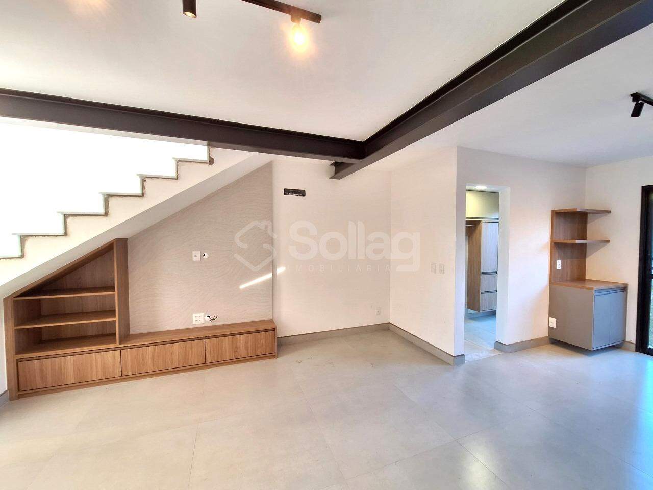 Casa em condomínio para aluguel no Vila Omizollo: 