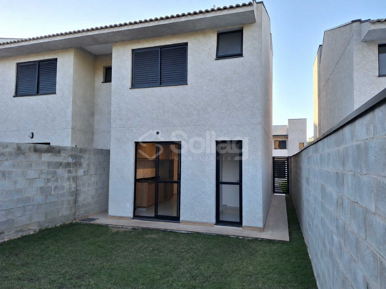 Casa em condomínio para aluguel no Vila Omizollo: 