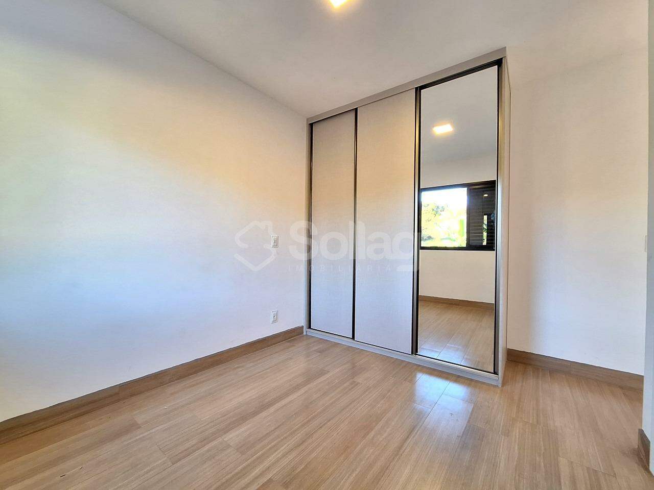 Casa em condomínio para aluguel no Vila Omizollo: 