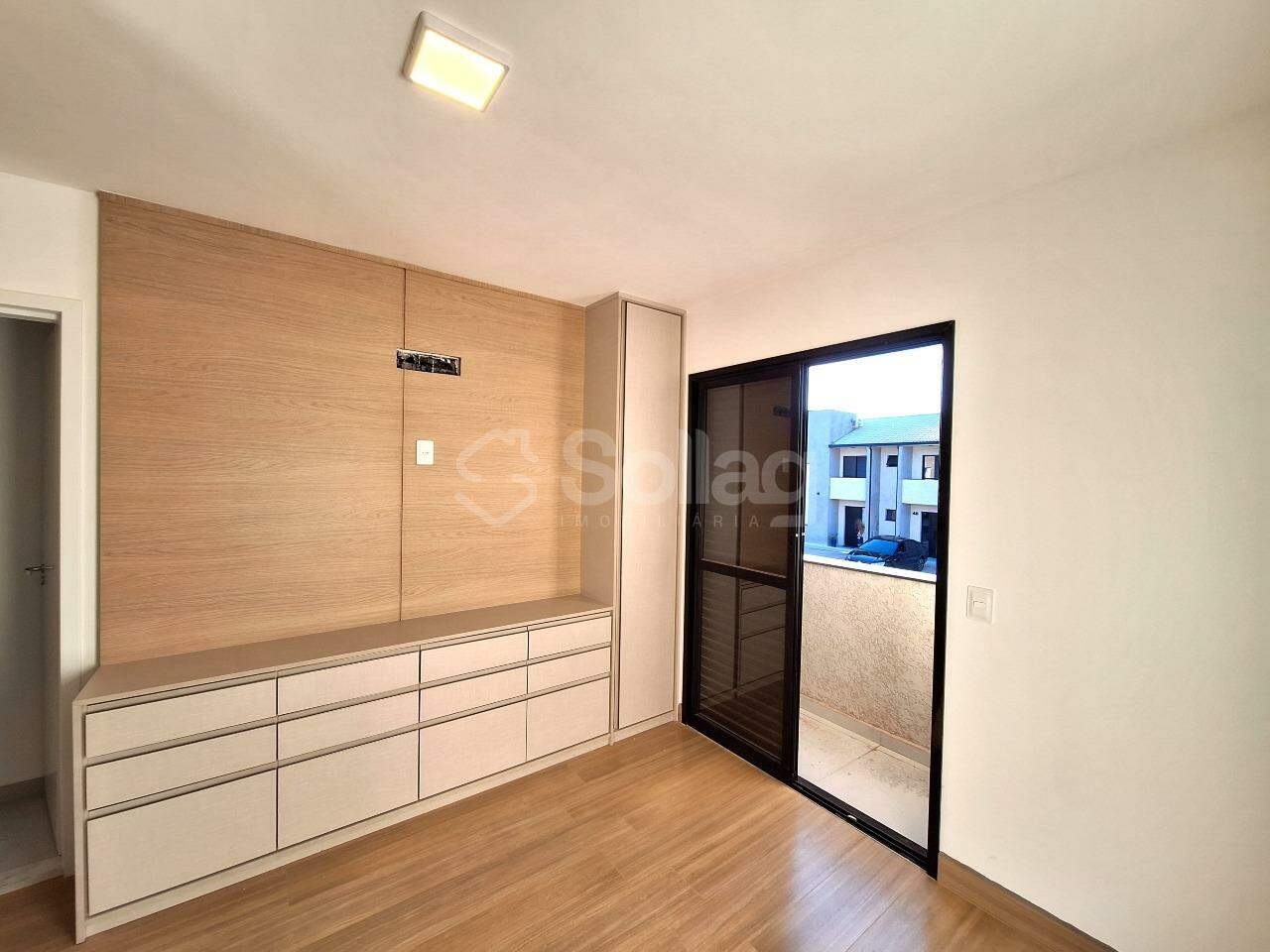 Casa em condomínio para aluguel no Vila Omizollo: 