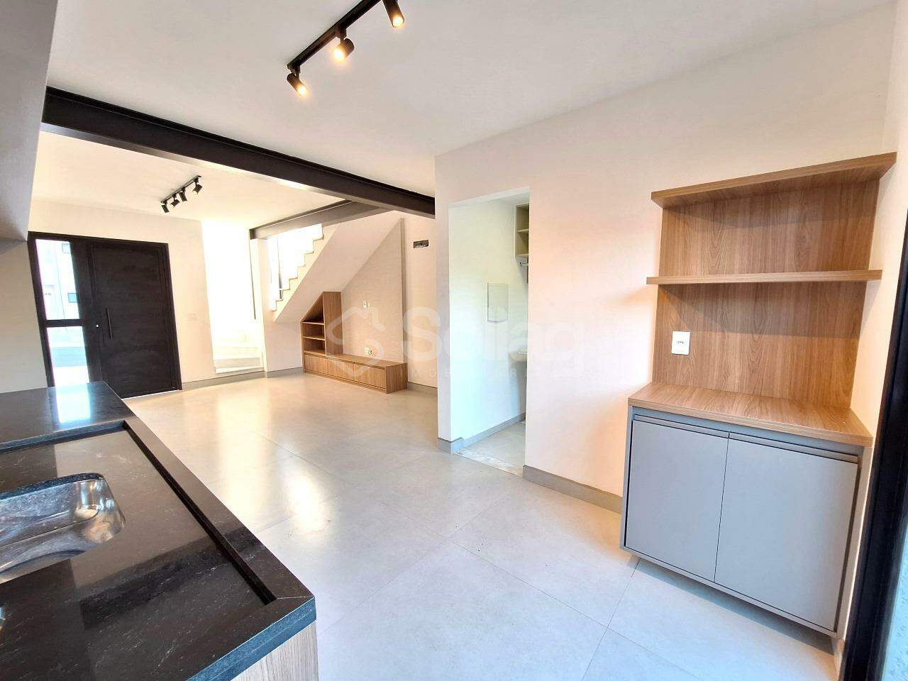 Casa em condomínio para aluguel no Vila Omizollo: 