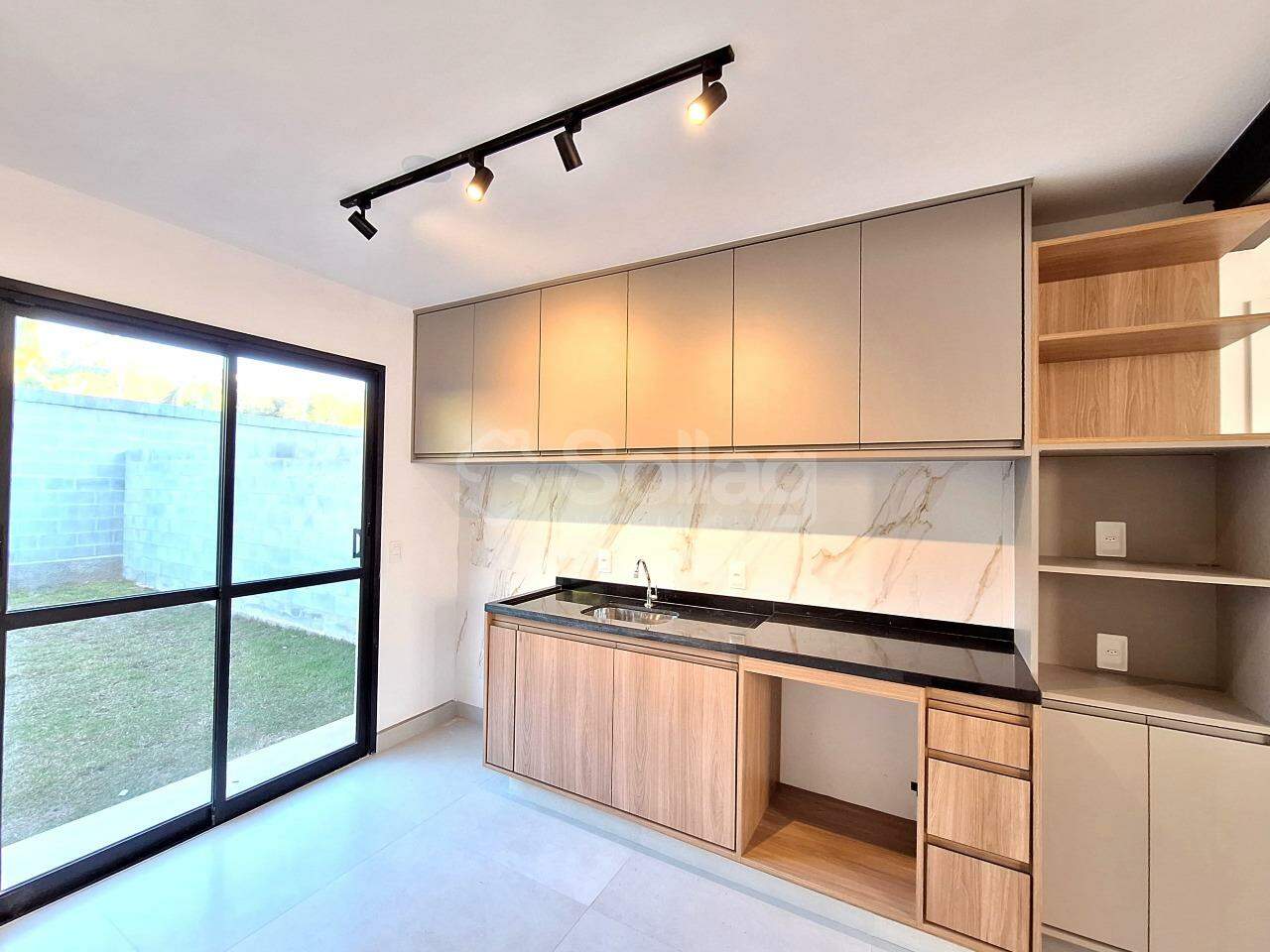 Casa em condomínio para aluguel no Vila Omizollo: 