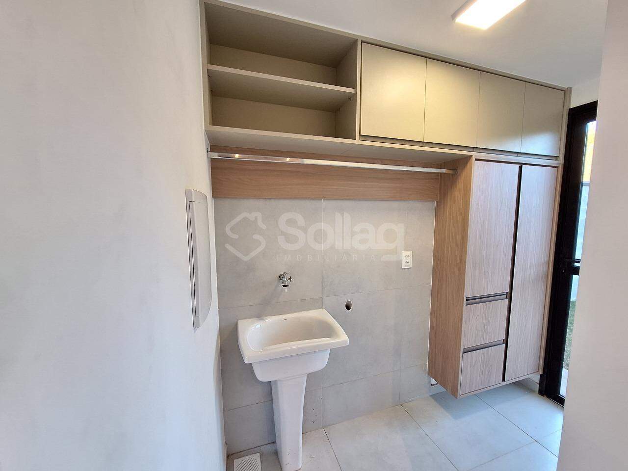 Casa em condomínio para aluguel no Vila Omizollo: 