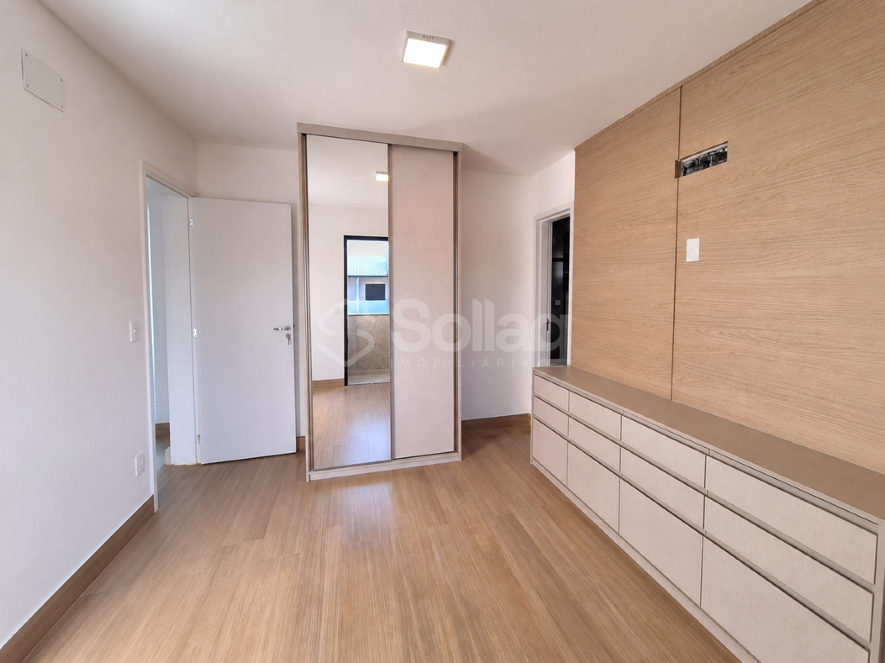 Casa em condomínio para aluguel no Vila Omizollo: 