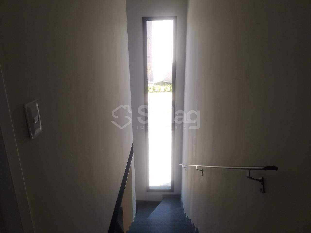Casa em condomínio para aluguel no Vila Omizollo: