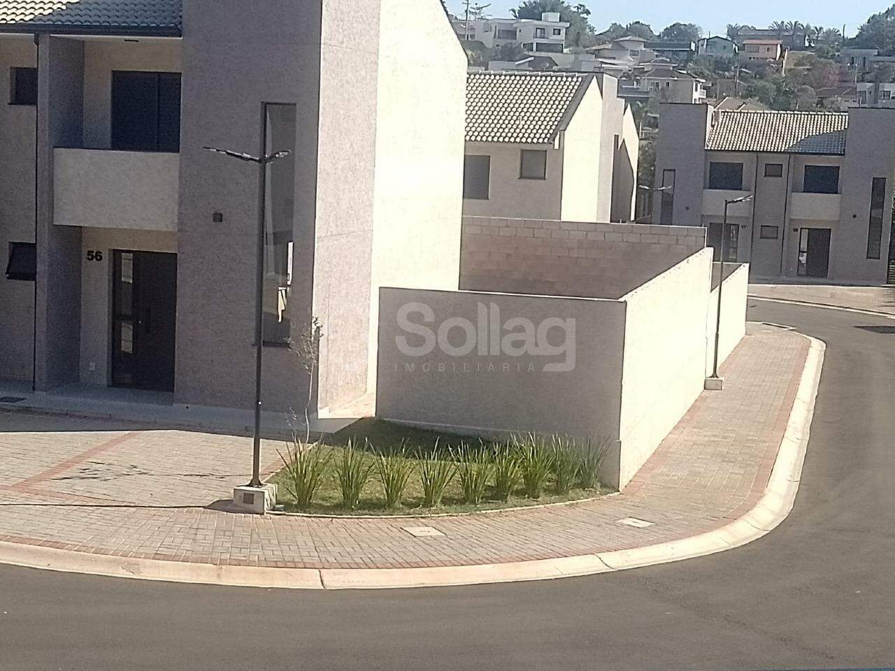 Casa em condomínio para aluguel no Vila Omizollo: 