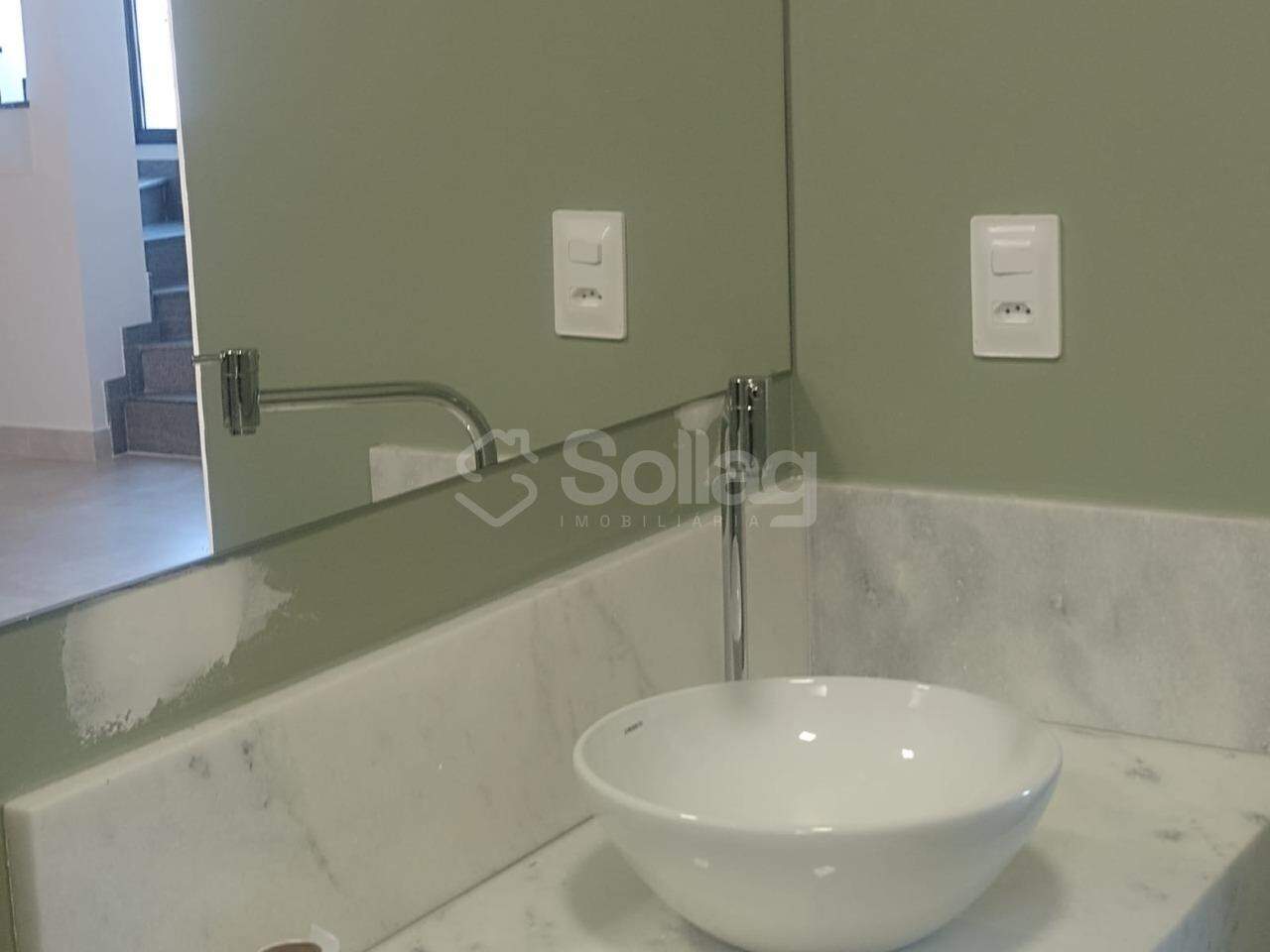Casa em condomínio para aluguel no Vila Omizollo: