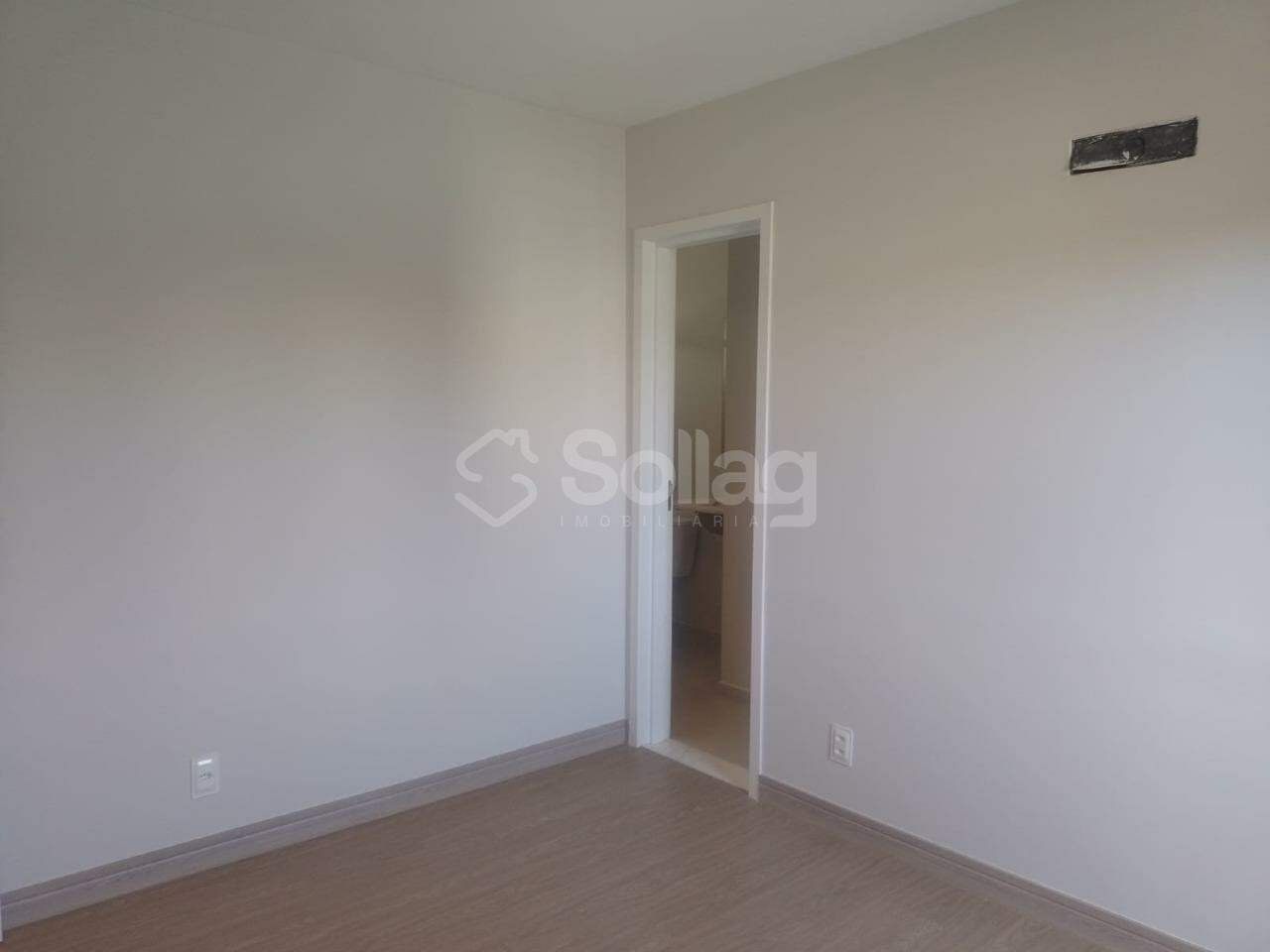 Casa em condomínio para aluguel no Vila Omizollo: