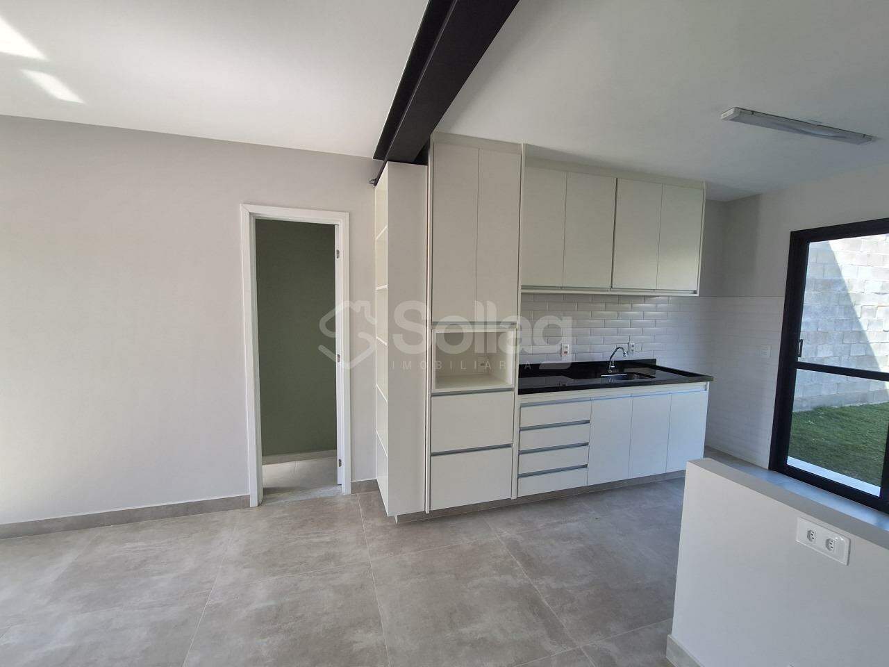 Casa em condomínio para aluguel no Vila Omizollo:
