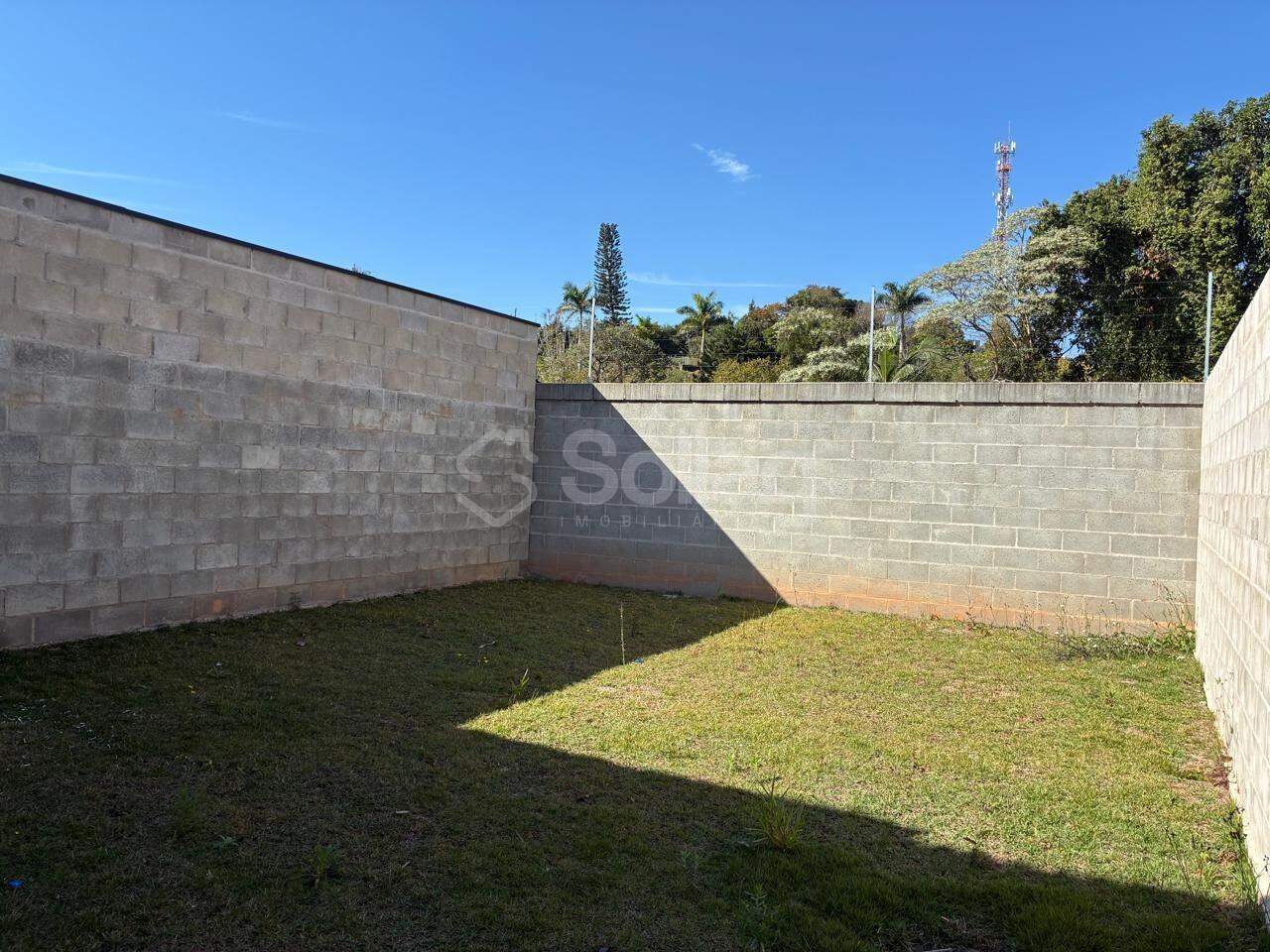 Casa em condomínio para aluguel no Vila Omizollo: