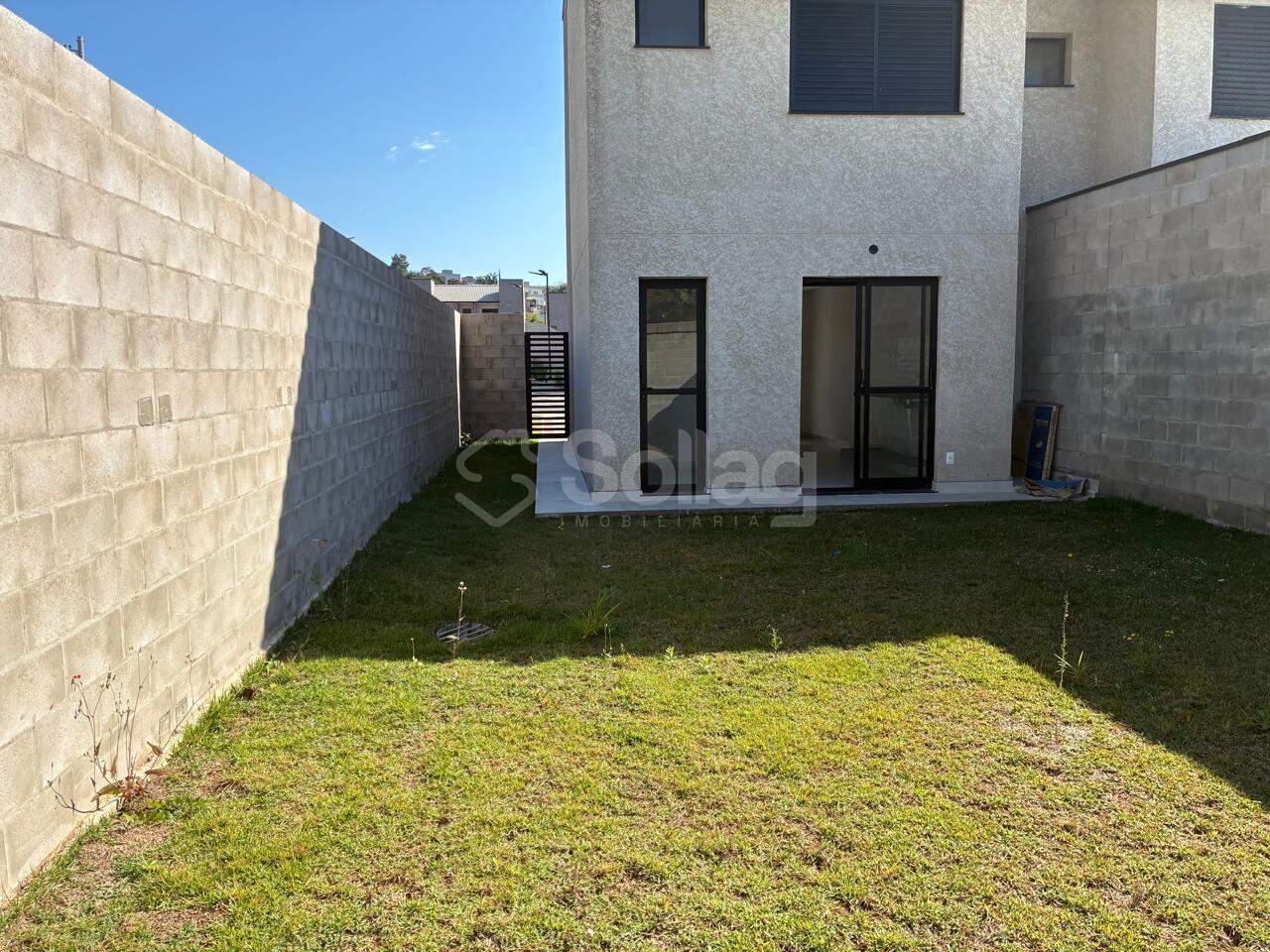 Casa em condomínio para aluguel no Vila Omizollo: