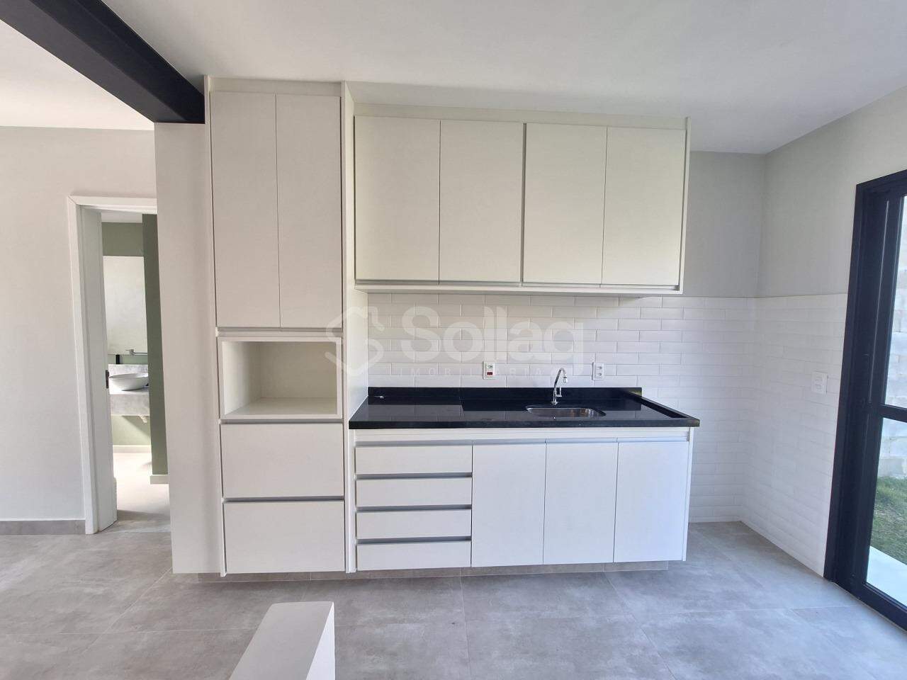 Casa em condomínio para aluguel no Vila Omizollo: 