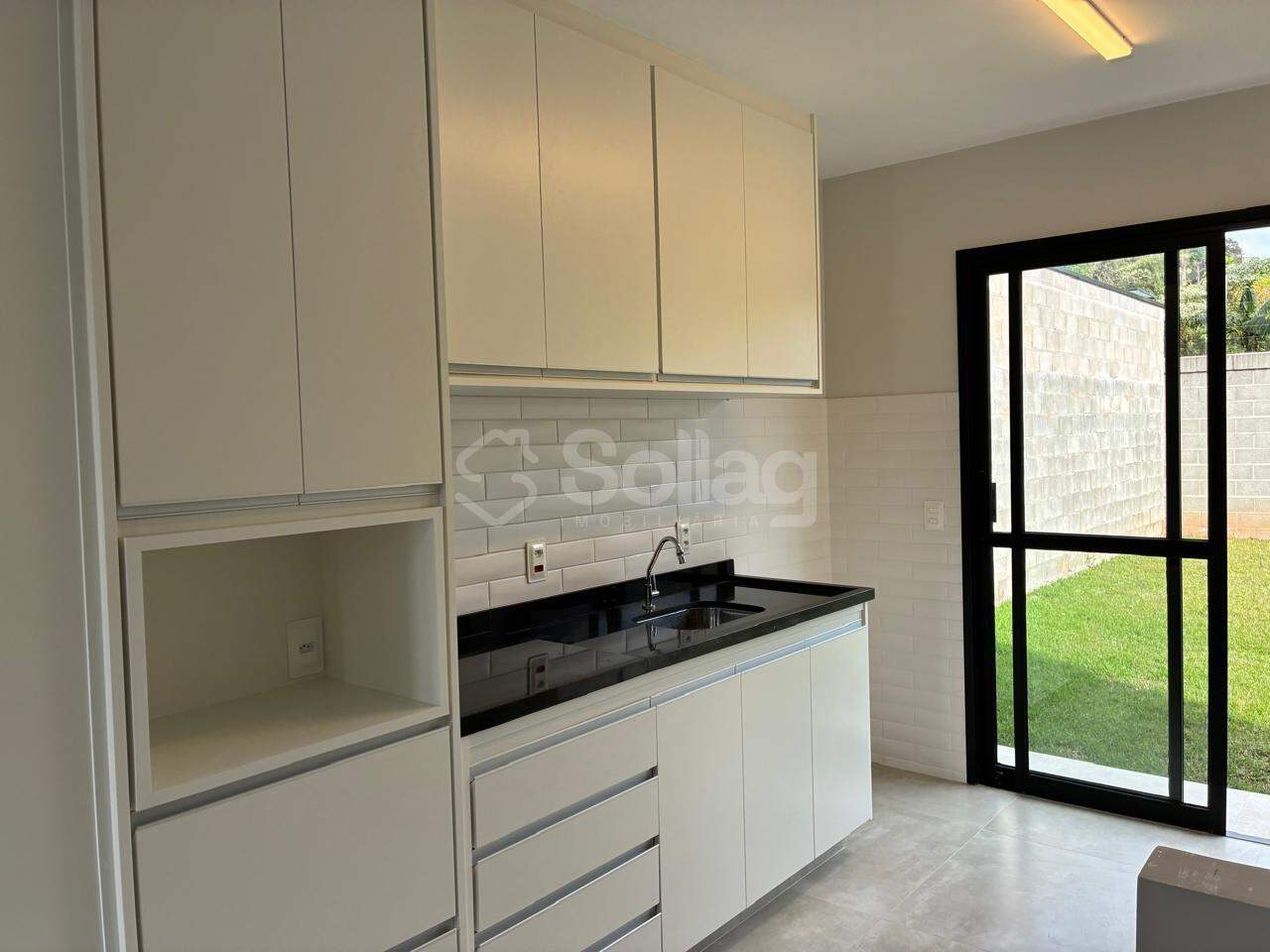 Casa em condomínio para aluguel no Vila Omizollo: 