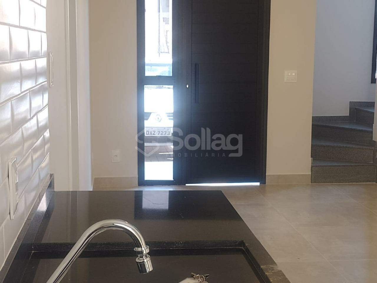 Casa em condomínio para aluguel no Vila Omizollo: