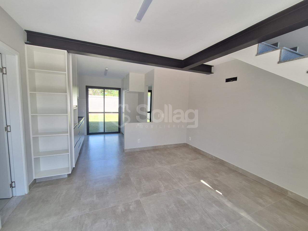 Casa em condomínio para aluguel no Vila Omizollo: