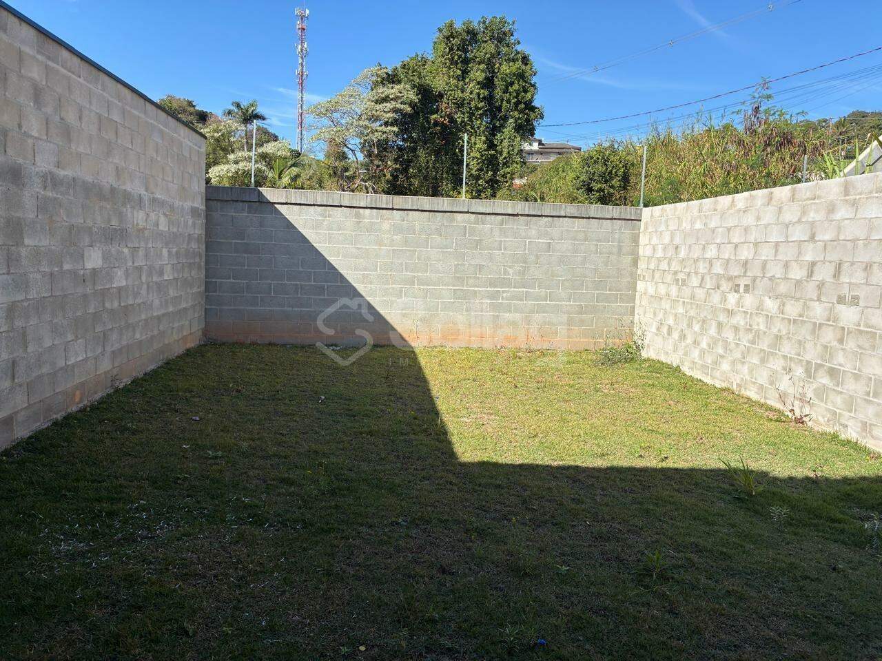 Casa em condomínio para aluguel no Vila Omizollo: