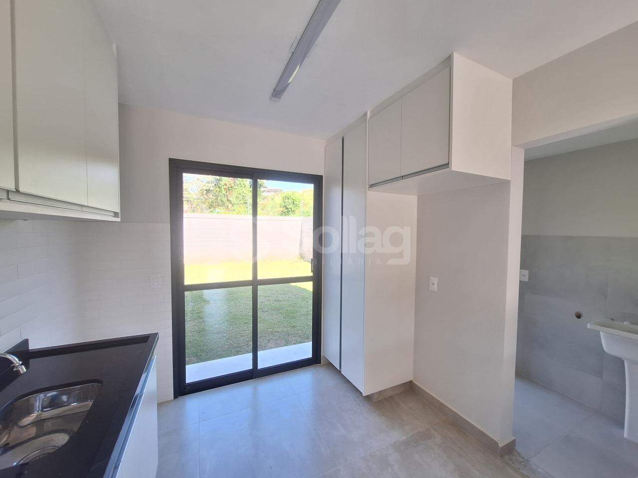 Casa em condomínio para aluguel no Vila Omizollo:
