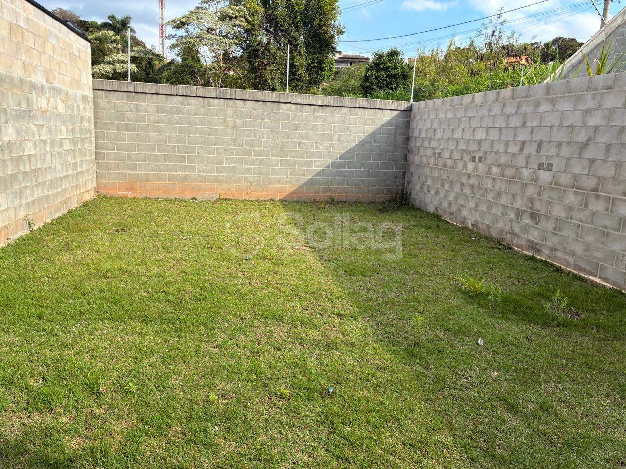 Casa em condomínio para aluguel no Vila Omizollo: