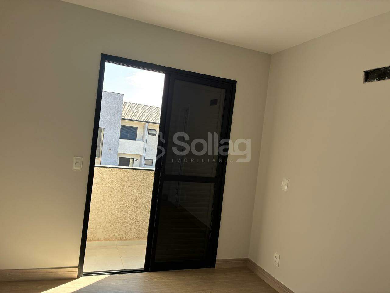 Casa em condomínio para aluguel no Vila Omizollo: