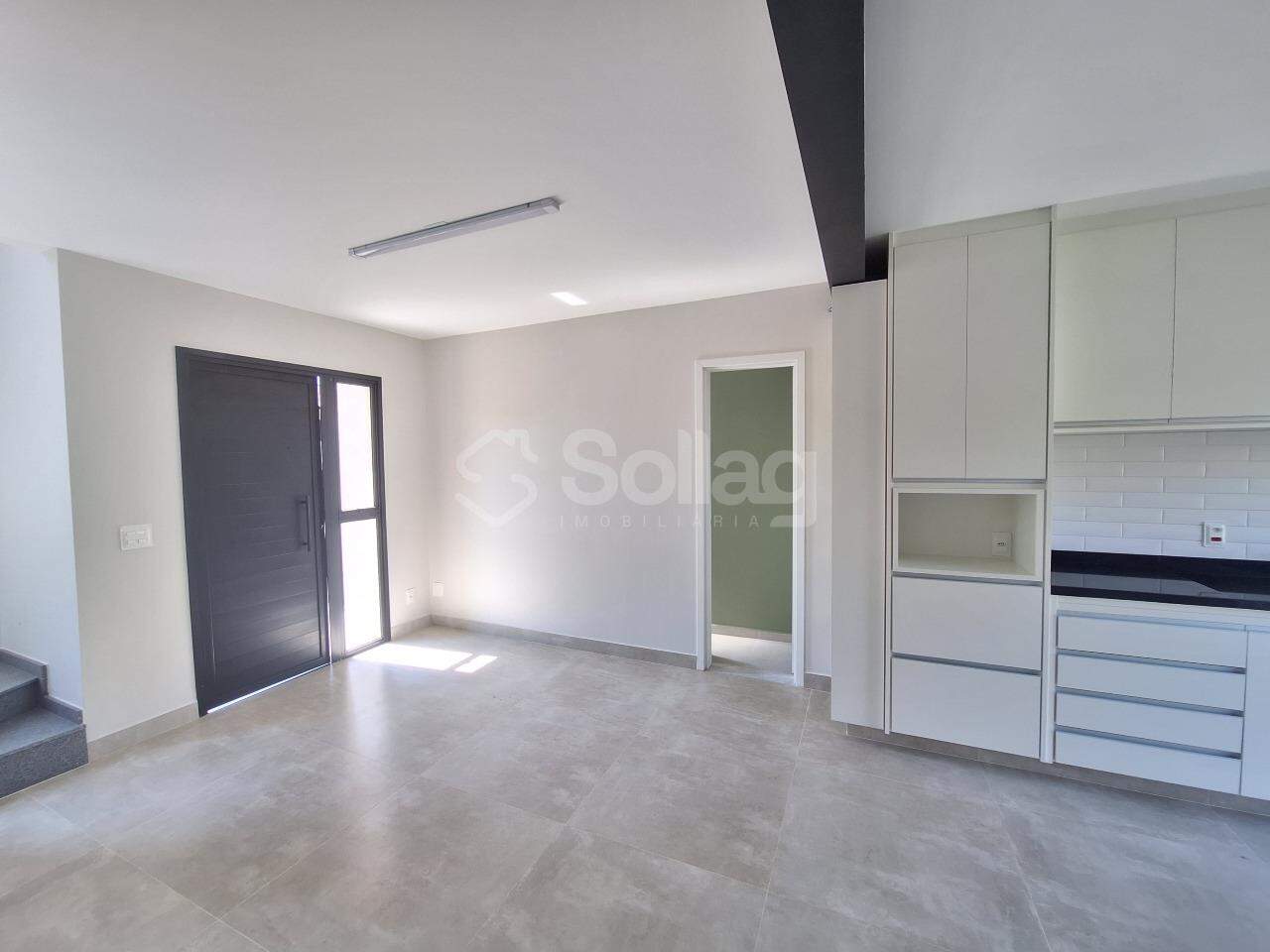 Casa em condomínio para aluguel no Vila Omizollo: