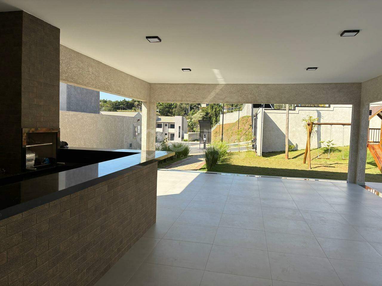 Casa em condomínio para aluguel no Vila Omizollo: