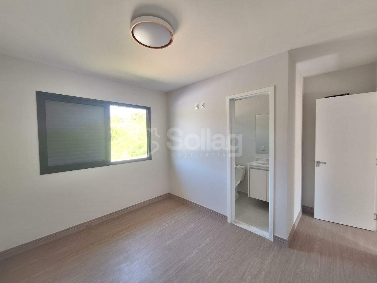 Casa em condomínio para aluguel no Vila Omizollo: 