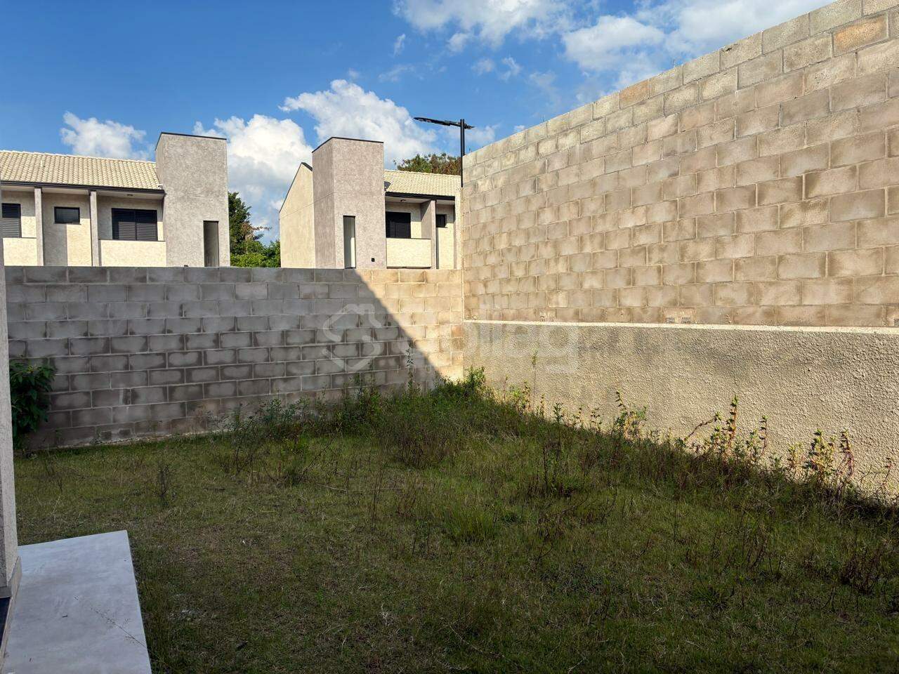 Casa em condomínio para aluguel no Vila Omizollo: 