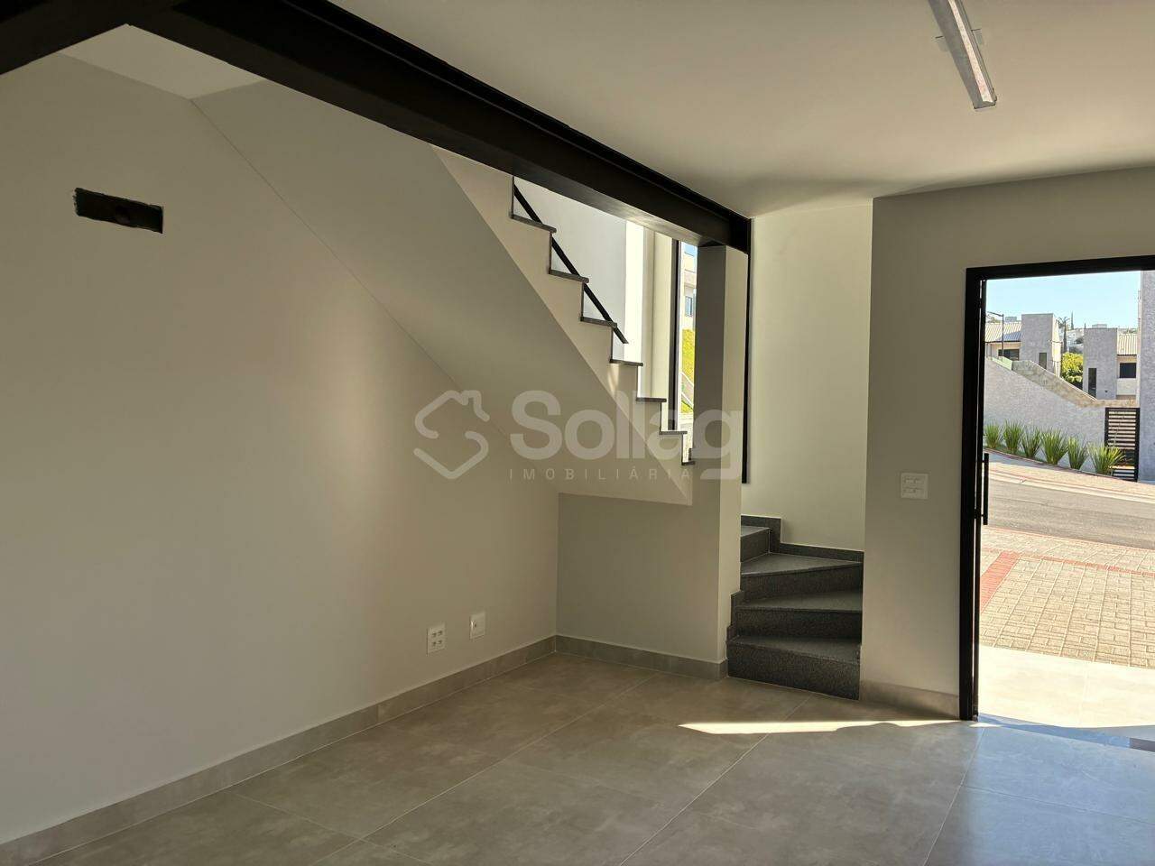 Casa em condomínio para aluguel no Vila Omizollo: 
