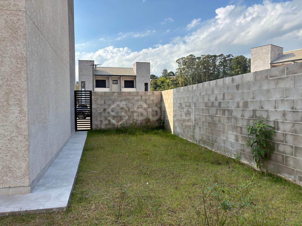 Casa em condomínio para aluguel no Vila Omizollo: 