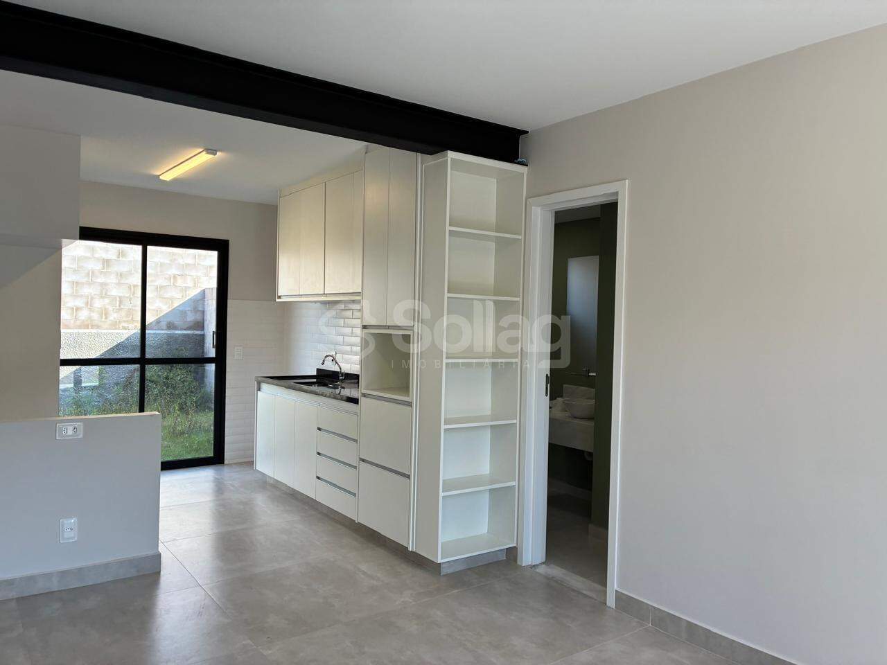 Casa em condomínio para aluguel no Vila Omizollo: 