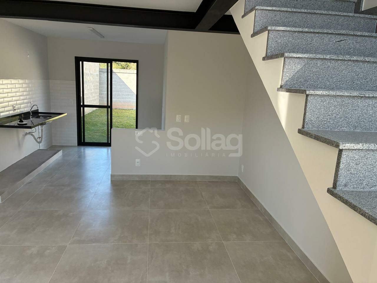 Casa em condomínio para aluguel no Vila Omizollo: 