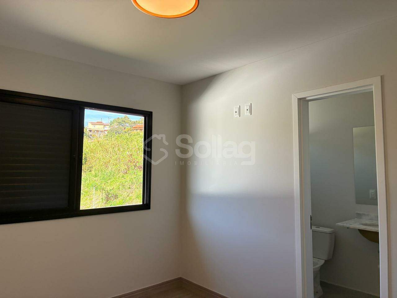 Casa em condomínio para aluguel no Vila Omizollo: 