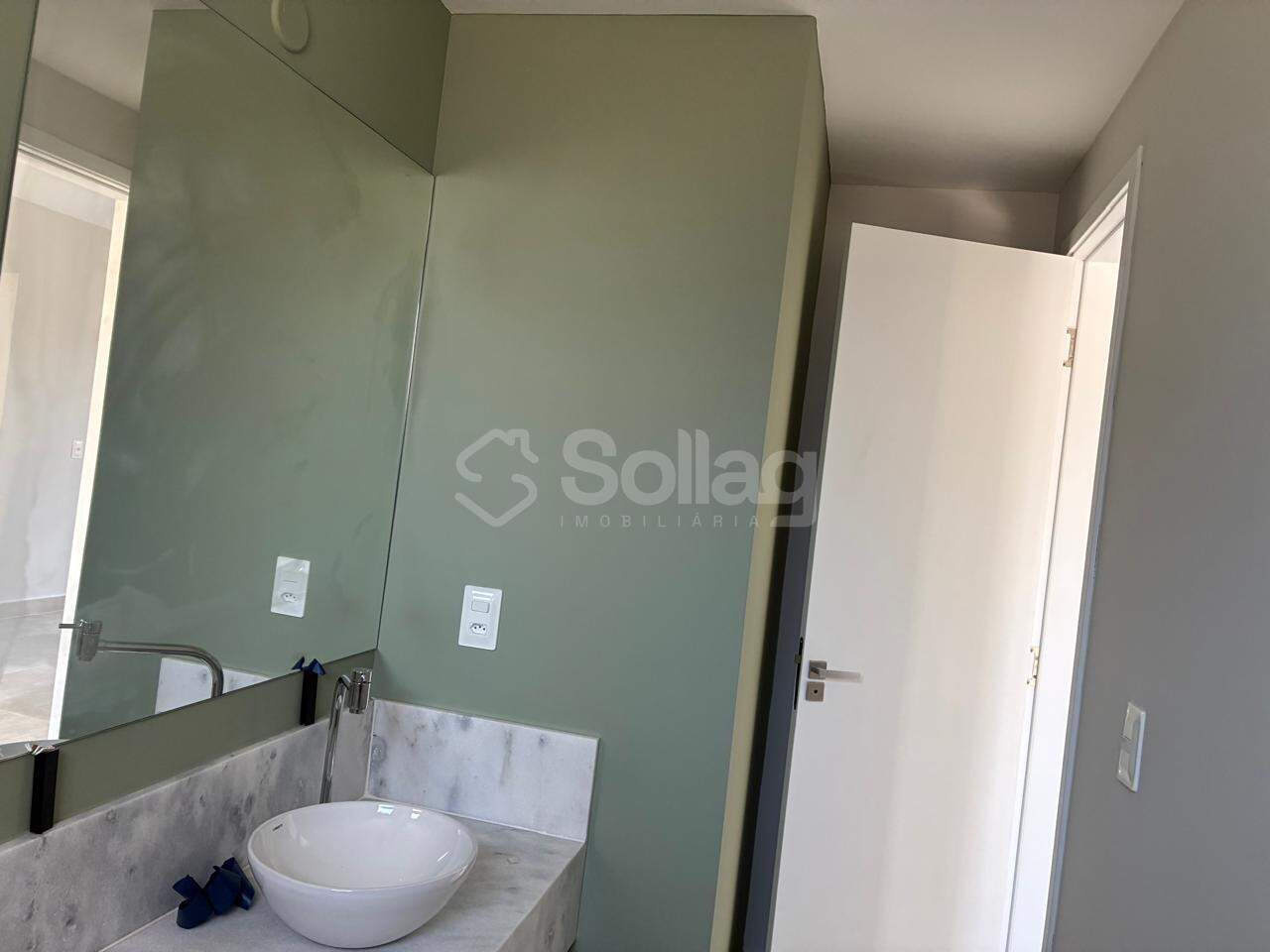 Casa em condomínio para aluguel no Vila Omizollo: 
