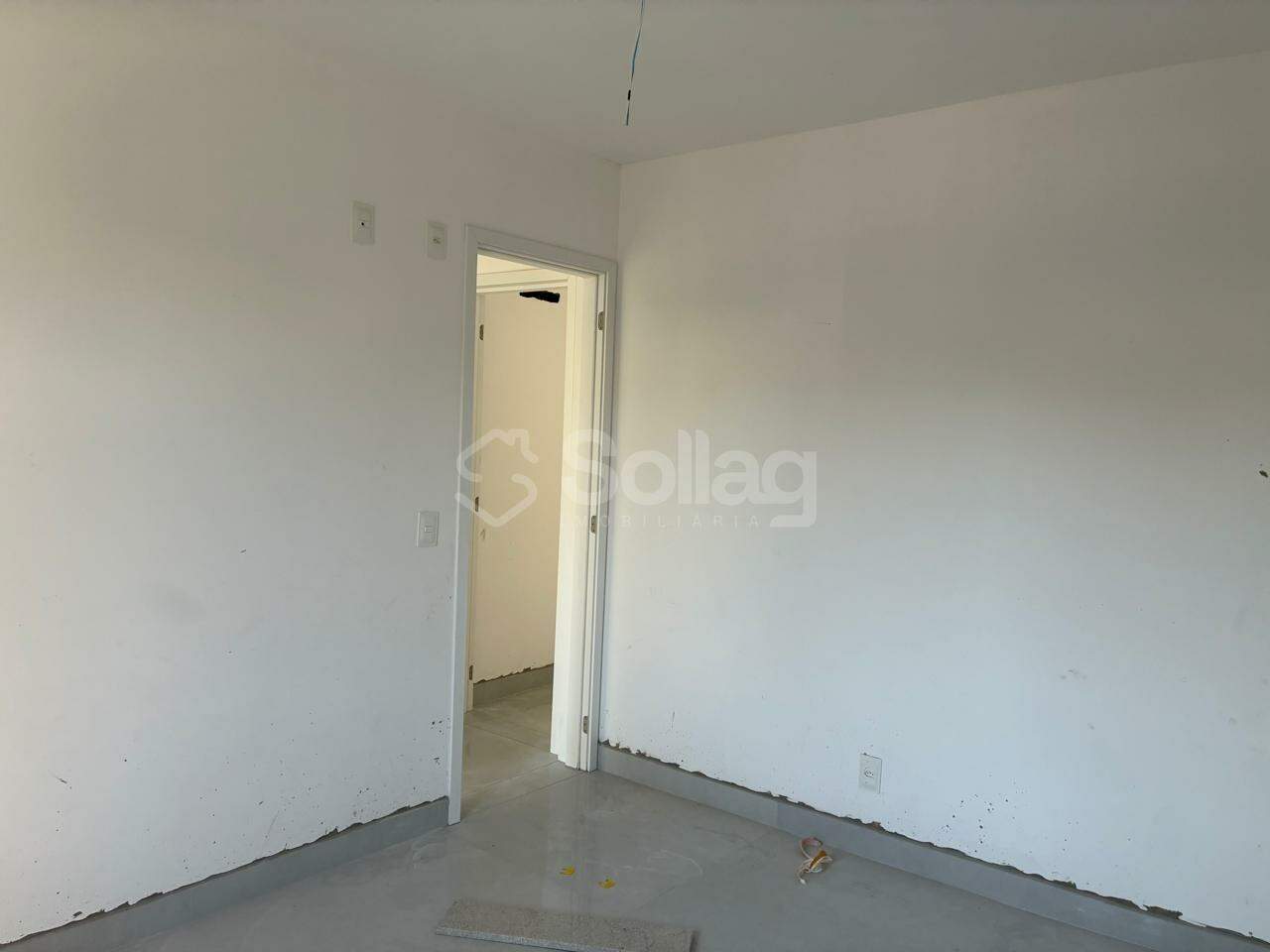 Casa em condomínio para aluguel no Vila Omizollo: 