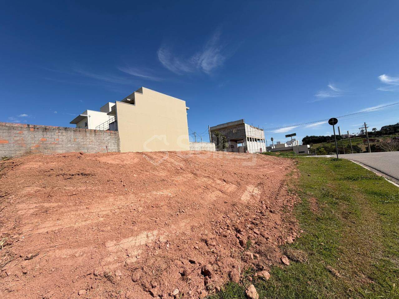 terreno à venda no Residencial Santa Maria: 