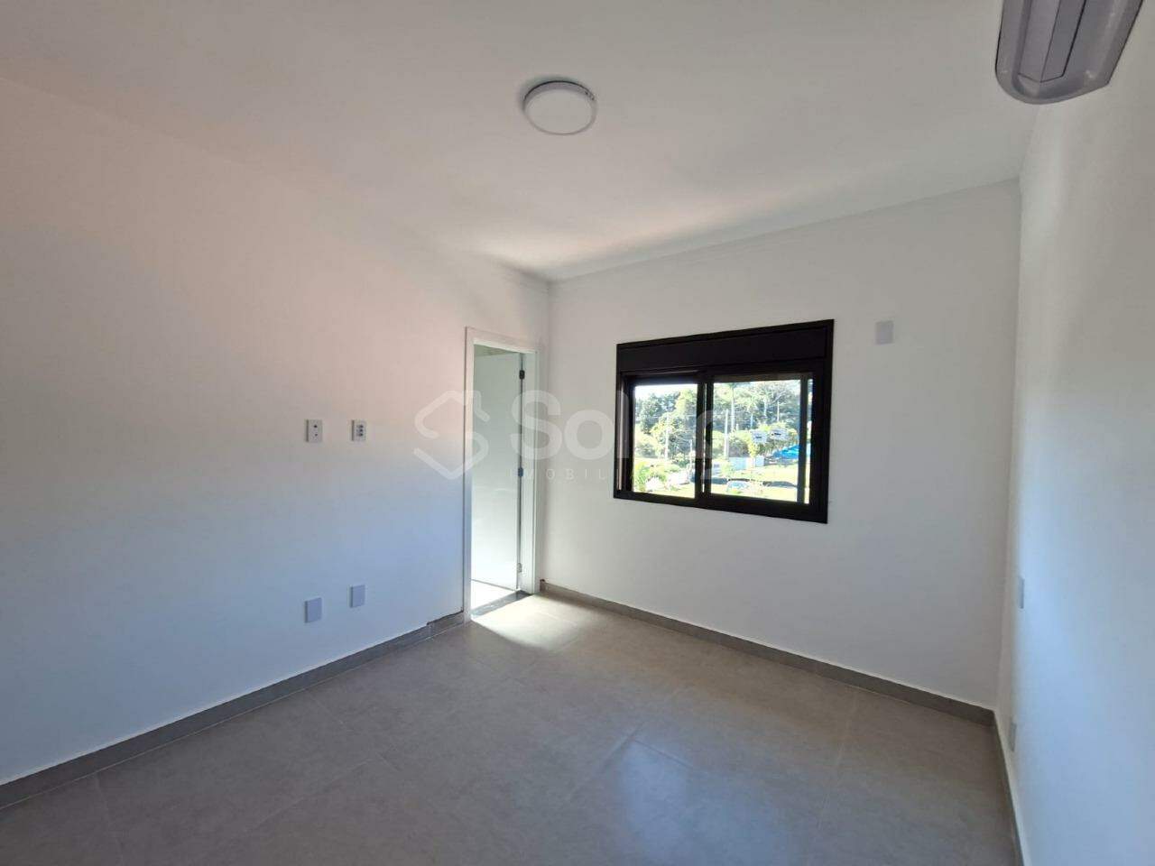 Casa em condomínio para aluguel no Vila Omizollo: 