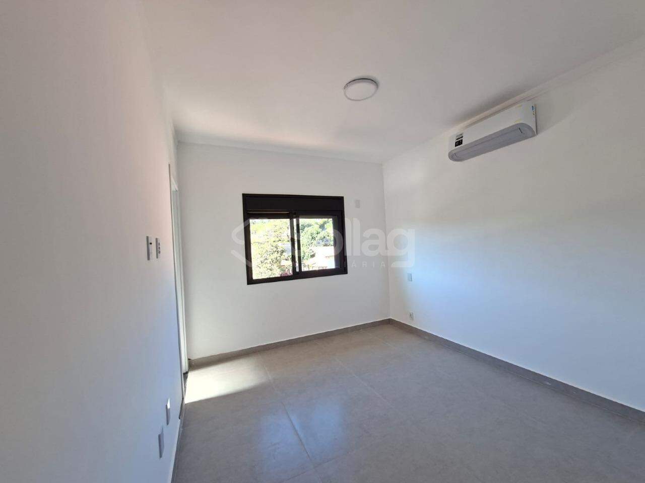 Casa em condomínio para aluguel no Vila Omizollo: 