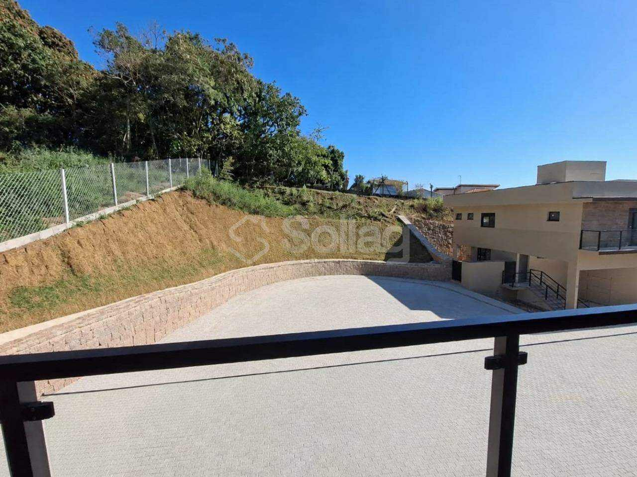 Casa em condomínio para aluguel no Vila Omizollo: 