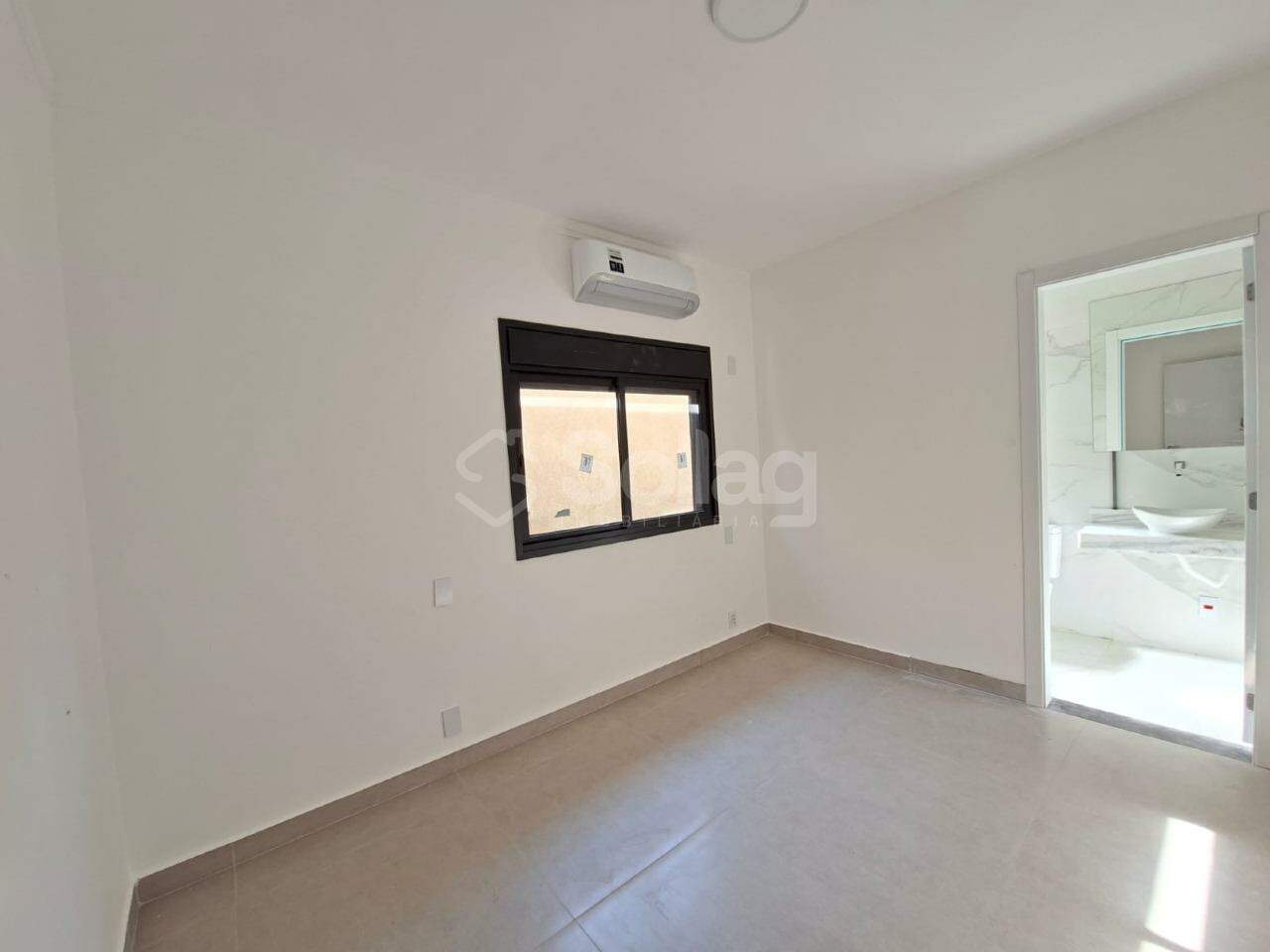 Casa em condomínio para aluguel no Vila Omizollo: 