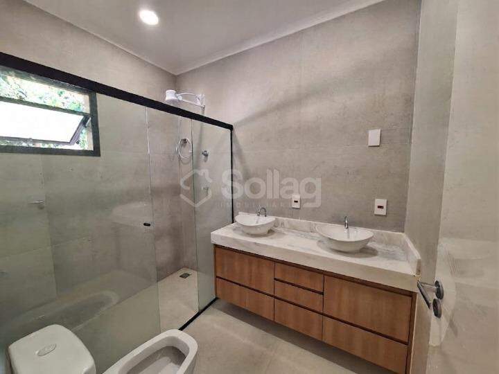 Casa em condomínio para aluguel no Vila Omizollo: 