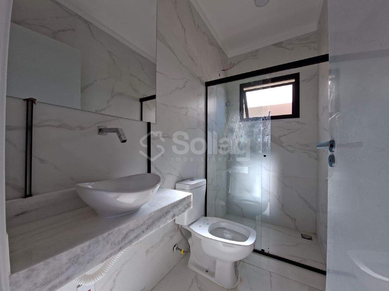 Casa em condomínio para aluguel no Vila Omizollo: 