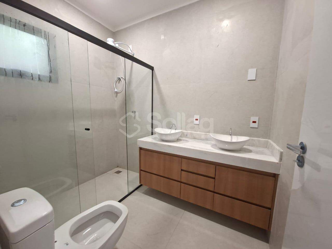 Casa em condomínio para aluguel no Vila Omizollo: 