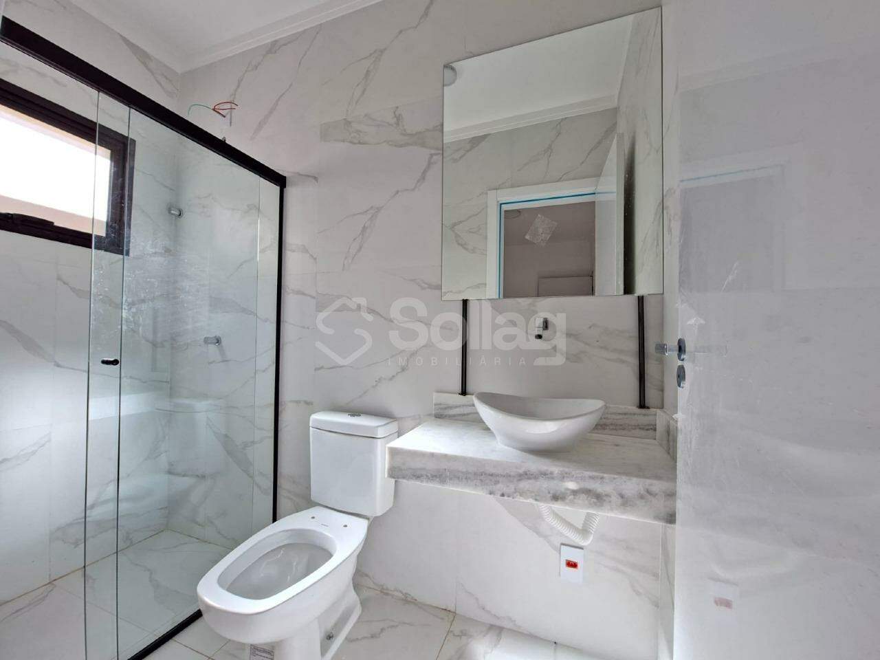 Casa em condomínio para aluguel no Vila Omizollo: 