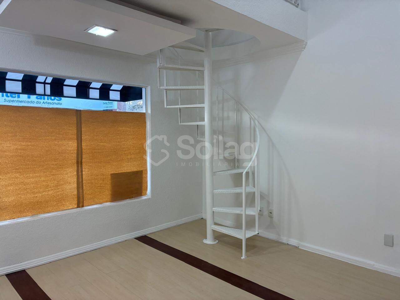 Sala para aluguel no Centro: 
