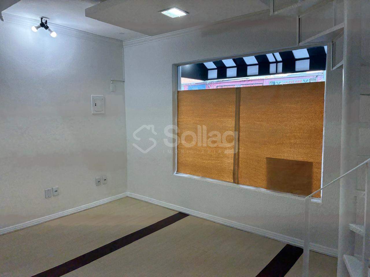 Sala para aluguel no Centro: 