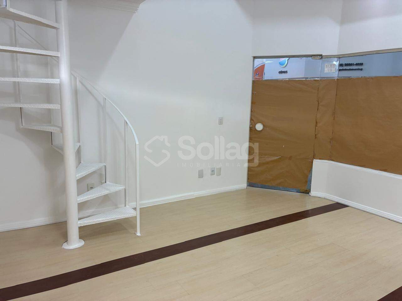 Sala para aluguel no Centro: 