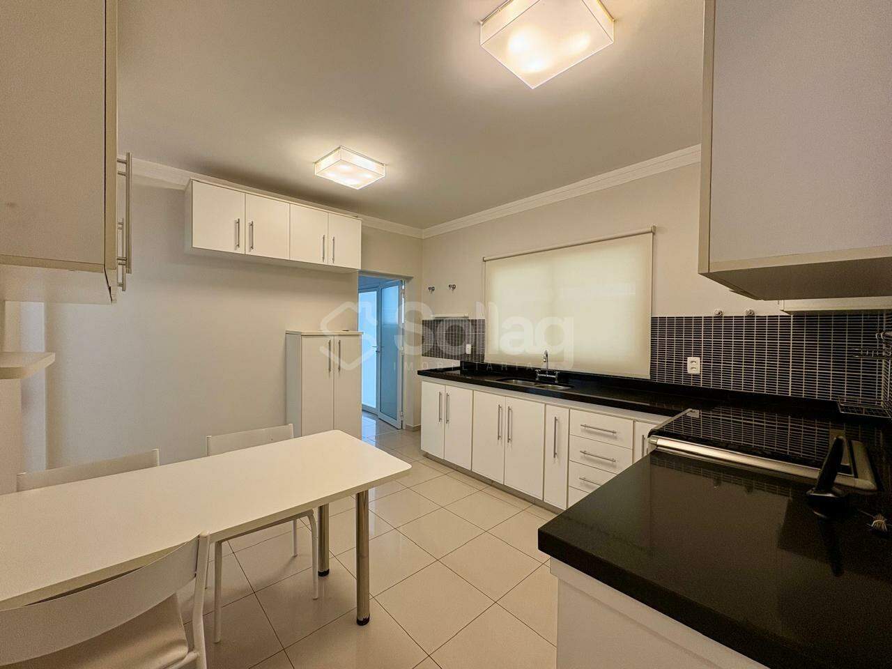 Casa em condomínio à venda no Jardim Paiquerê: